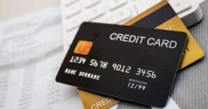 (Imagen 1 ALT text: Can I still use my credit card after debt consolidation – managing open credit accounts safely)